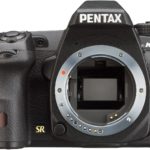 Boîtier Pentax K-3 vu de face, sans objectif, montrant le miroir et la monture