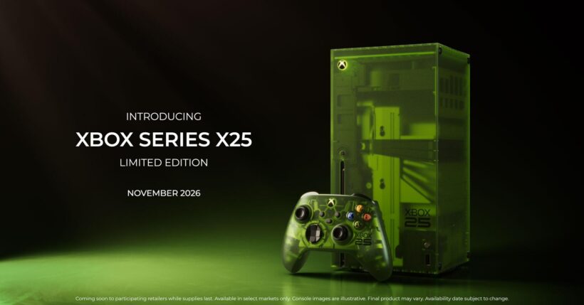 Crowd of Xbox fans at FanFest holding up Xbox Series X25 consoles they received for free at the 25th anniversary event