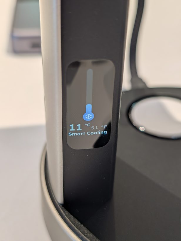 UGREEN 3-in-1 stand's side display showing Smart Cooling at 11°C, the Peltier-driven pad temperature